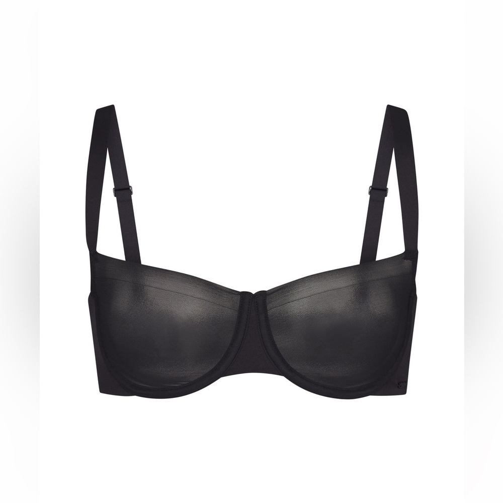 SKIMS — NO SHOW MOLDED UNLINED BALCONETTE BRA